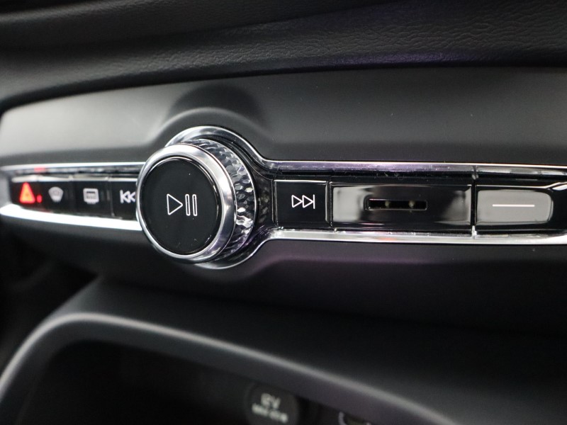 2024 (74) VOLVO XC40 2.0 B4P Ultra Dark 5dr Auto*VAT QUALIFYING* 4596673