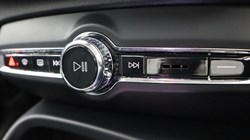 2024 (74) VOLVO XC40 2.0 B4P Ultra Dark 5dr Auto 4596673