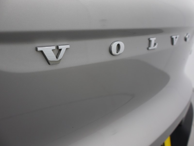 2024 (74) VOLVO XC40 2.0 B4P Ultra Dark 5dr Auto*VAT QUALIFYING* 4596686