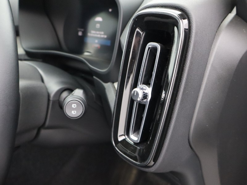 2024 (74) VOLVO XC40 2.0 B4P Ultra Dark 5dr Auto*VAT QUALIFYING* 4596645