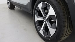 2025 (25) VOLVO XC40 2.0 B4P Plus Dark 5dr Auto 4583189