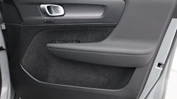 2025 (25) VOLVO XC40 2.0 B4P Plus Dark 5dr Auto 4583145