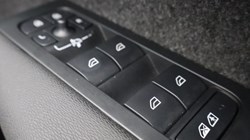 2025 (25) VOLVO XC40 2.0 B4P Plus Dark 5dr Auto 4583146