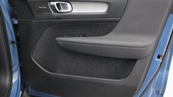 2025 (25) VOLVO XC40 2.0 B3P Ultra Dark 5dr Auto 4586966
