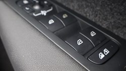 2025 (25) VOLVO XC40 2.0 B3P Ultra Dark 5dr Auto 4586967