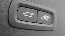 2025 (25) VOLVO XC40 2.0 B3P Ultra Dark 5dr Auto 4587007