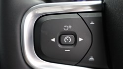 2025 (25) VOLVO XC40 2.0 B3P Ultra Dark 5dr Auto 4586987