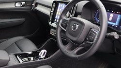2025 (25) VOLVO XC40 2.0 B3P Ultra Dark 5dr Auto 4586975