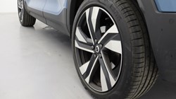 2025 (25) VOLVO XC40 2.0 B3P Ultra Dark 5dr Auto 4587010