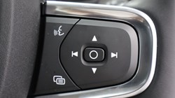 2025 (25) VOLVO XC40 2.0 B3P Ultra Dark 5dr Auto 4586988