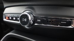 2025 (74) VOLVO XC40 2.0 B3P Plus Dark 5dr Auto 4606248