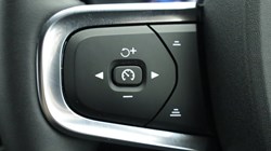 2025 (74) VOLVO XC40 2.0 B3P Plus Dark 5dr Auto 4606240