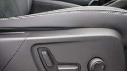 2025 (74) VOLVO XC40 2.0 B3P Plus Dark 5dr Auto 4606227