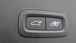 2025 (74) VOLVO XC40 2.0 B3P Plus Dark 5dr Auto 4606261