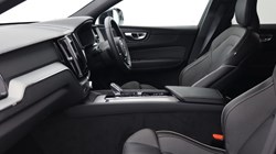 2025 (25) VOLVO XC60 2.0 B5P Plus Dark 5dr AWD Geartronic 4638606