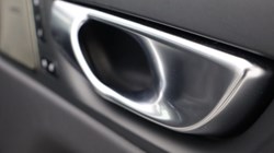 2025 (25) VOLVO XC60 2.0 B5P Plus Dark 5dr AWD Geartronic 4638612