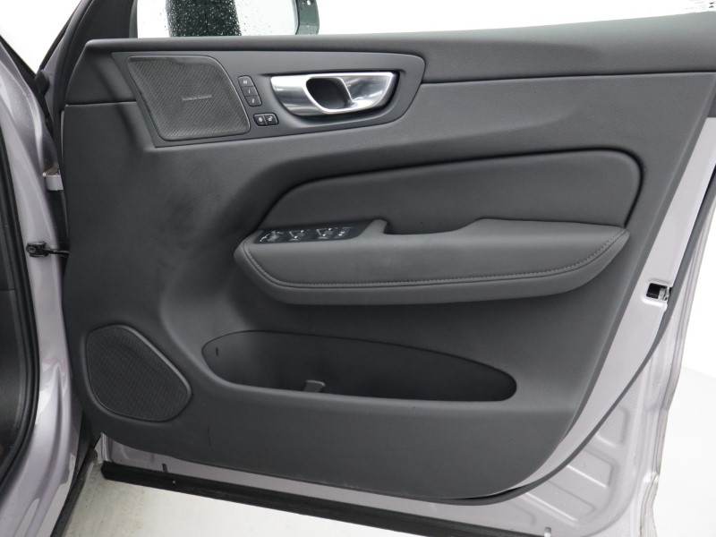 2025 (75) VOLVO XC60 2.0 B5P Plus Dark 5dr AWD Geartronic 5019737