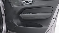 2025 (75) VOLVO XC60 2.0 B5P Plus Dark 5dr AWD Geartronic 5019737