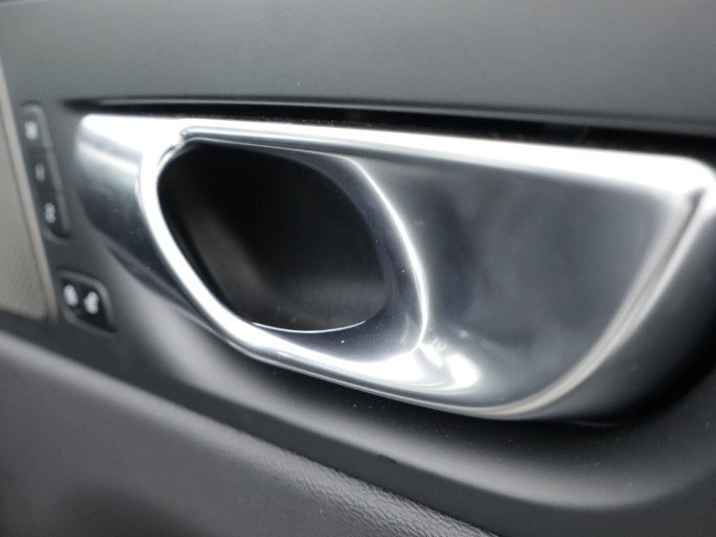 2025 (75) VOLVO XC60 2.0 B5P Plus Dark 5dr AWD Geartronic 5019740