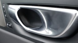 2025 (75) VOLVO XC60 2.0 B5P Plus Dark 5dr AWD Geartronic 5019740