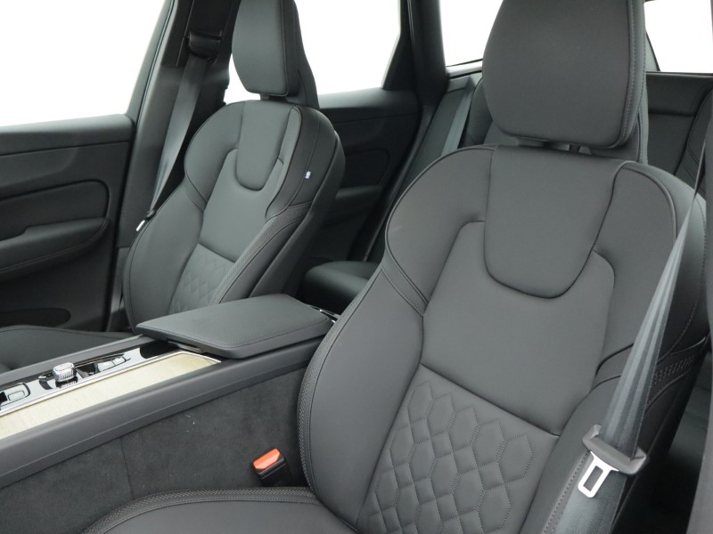 2025 (75) VOLVO XC60 2.0 B5P Plus Dark 5dr AWD Geartronic 5019747