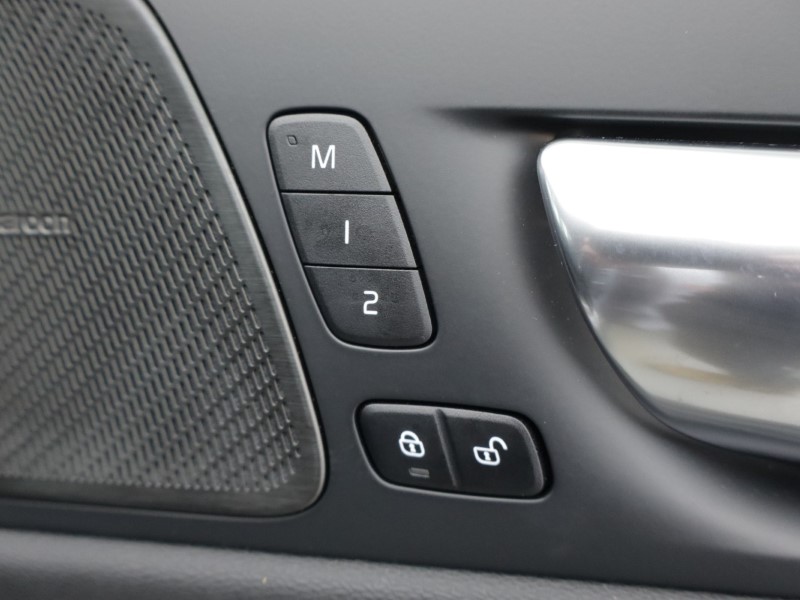 2025 (75) VOLVO XC60 2.0 B5P Plus Dark 5dr AWD Geartronic 5019741