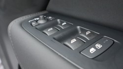 2025 (75) VOLVO XC60 2.0 B5P Plus Dark 5dr AWD Geartronic 5019739