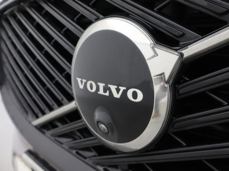 2025 (75) VOLVO XC60 2.0 B5P Plus Dark 5dr AWD Geartronic 5019724