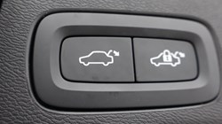 2025 (75) VOLVO XC60 2.0 B5P Plus Dark 5dr AWD Geartronic 5019731