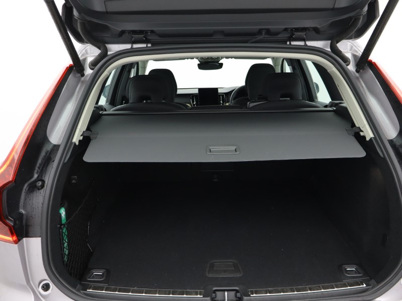 2025 (75) VOLVO XC60 2.0 B5P Plus Dark 5dr AWD Geartronic 5019730