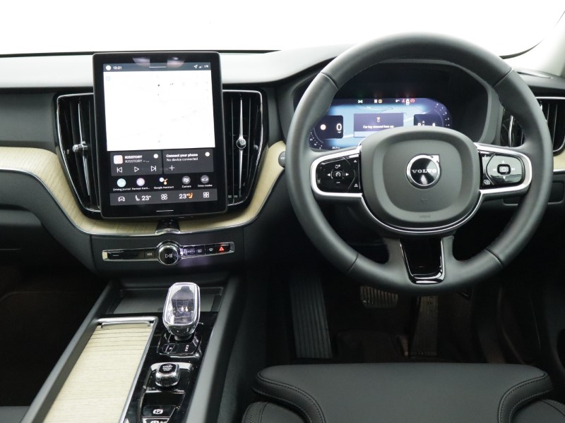 2025 (75) VOLVO XC60 2.0 B5P Plus Dark 5dr AWD Geartronic 5019757