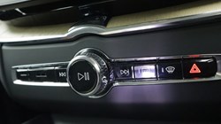 2025 (75) VOLVO XC60 2.0 B5P Plus Dark 5dr AWD Geartronic 5019771