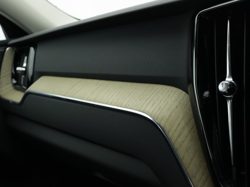 2025 (75) VOLVO XC60 2.0 B5P Plus Dark 5dr AWD Geartronic 5019774