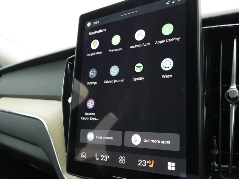 2025 (75) VOLVO XC60 2.0 B5P Plus Dark 5dr AWD Geartronic 5019764