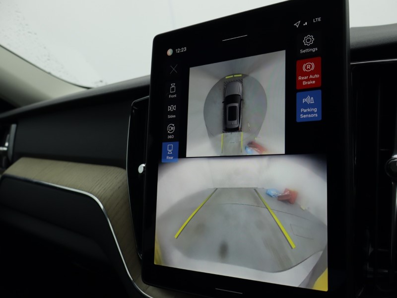 2025 (75) VOLVO XC60 2.0 B5P Plus Dark 5dr AWD Geartronic 5019763