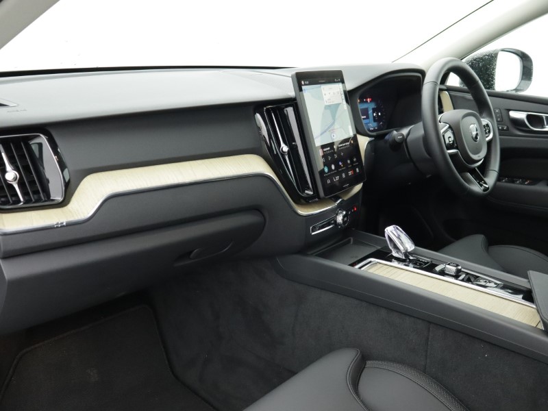 2025 (75) VOLVO XC60 2.0 B5P Plus Dark 5dr AWD Geartronic 5019749