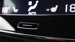 2019 (19) VOLVO XC40 2.0 D3 R DESIGN 5dr 4631962