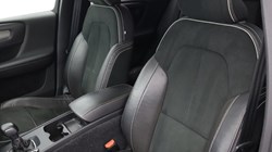 2019 (19) VOLVO XC40 2.0 D3 R DESIGN 5dr 4631947