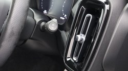 2019 (19) VOLVO XC40 2.0 D3 R DESIGN 5dr 4631941