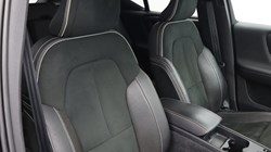 2019 (19) VOLVO XC40 2.0 D3 R DESIGN 5dr 4631944