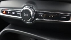 2023 (73) VOLVO XC40 2.0 B3P Core 5dr Auto 4677217