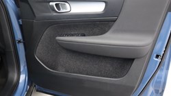 2023 (73) VOLVO XC40 2.0 B3P Core 5dr Auto 4677193