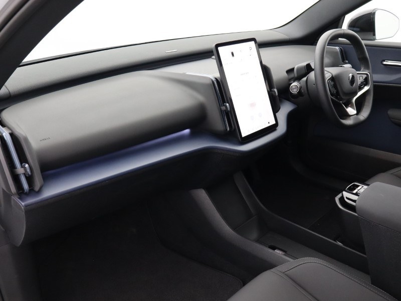 2024 (74) VOLVO EX30 200kW SM Extended Range Plus 69kWh 5dr Auto   *VAT QUALIFYING* 4631197