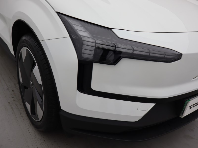 2024 (74) VOLVO EX30 200kW SM Extended Range Plus 69kWh 5dr Auto   *VAT QUALIFYING* 4631218