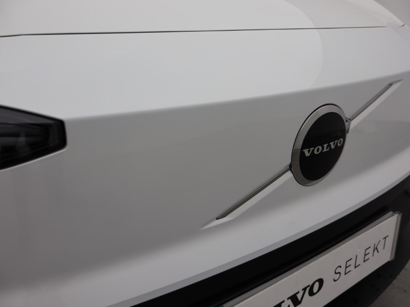 2024 (74) VOLVO EX30 200kW SM Extended Range Plus 69kWh 5dr Auto   *VAT QUALIFYING* 4631219