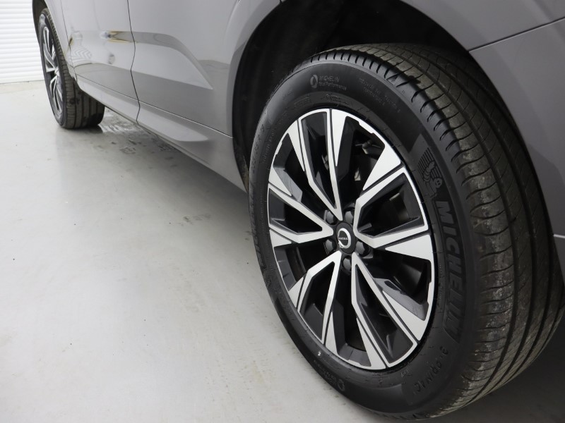 2025 (25) VOLVO XC60 2.0 B5P Plus Dark 5dr AWD Geartronic  *VAT QUALIFYING* 4670474