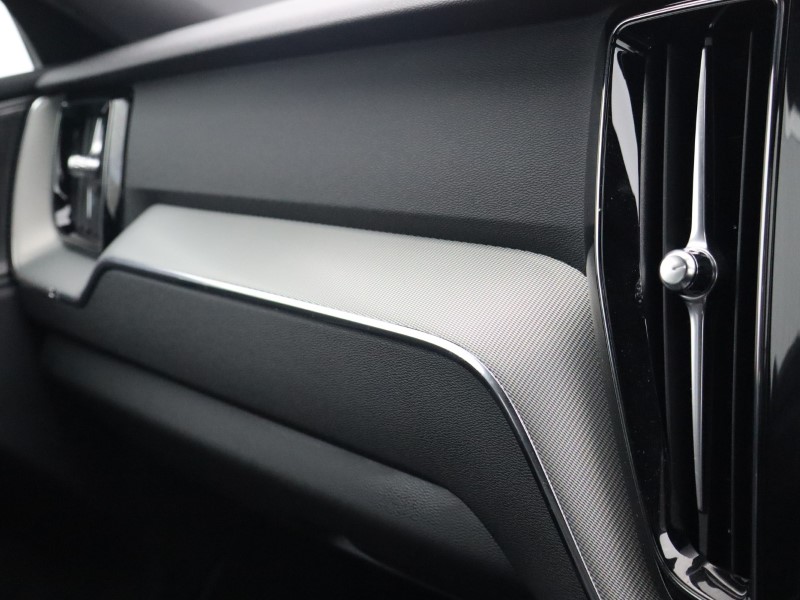 2025 (25) VOLVO XC60 2.0 B5P Plus Dark 5dr AWD Geartronic  *VAT QUALIFYING* 4670507