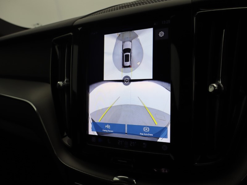 2025 (25) VOLVO XC60 2.0 B5P Plus Dark 5dr AWD Geartronic  *VAT QUALIFYING* 4670499