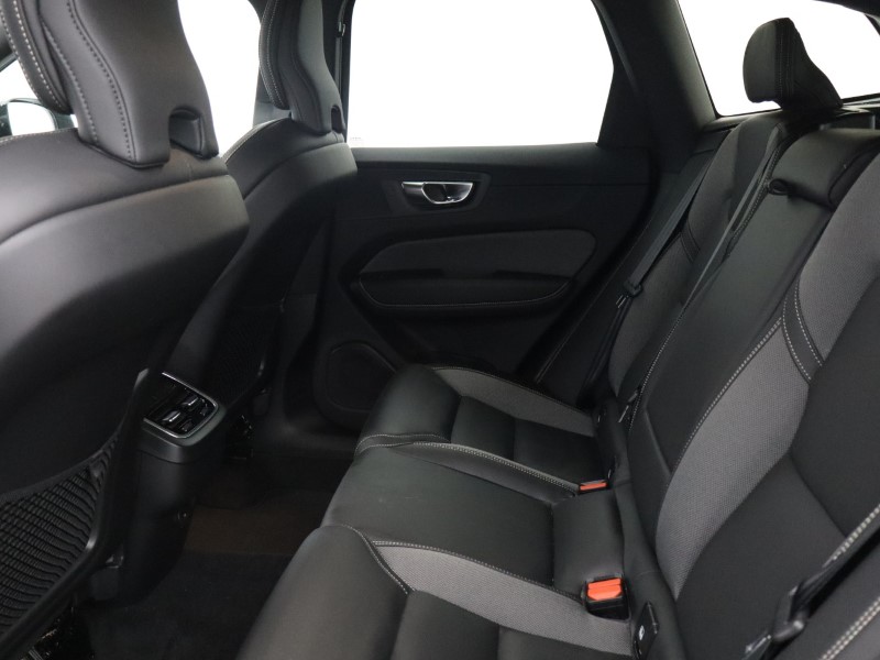 2025 (25) VOLVO XC60 2.0 B5P Plus Dark 5dr AWD Geartronic  *VAT QUALIFYING* 4670472