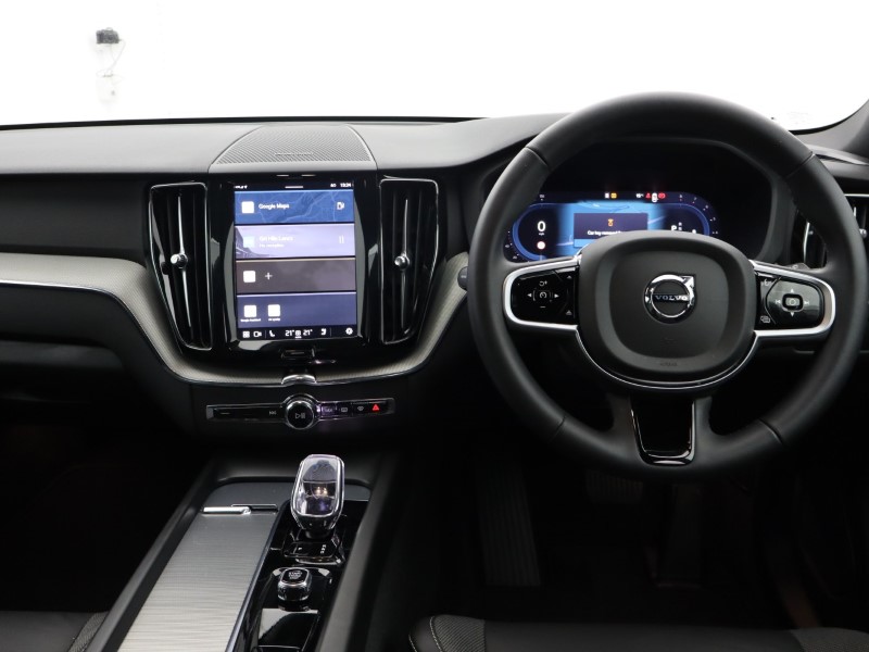 2025 (25) VOLVO XC60 2.0 B5P Plus Dark 5dr AWD Geartronic  *VAT QUALIFYING* 4670491